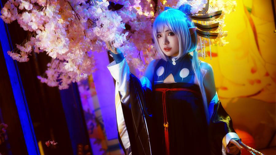 二次元少女cosplay洛天依写真图片