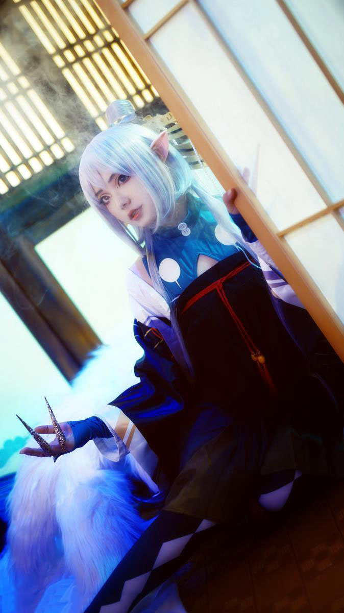 二次元少女cosplay洛天依写真图片