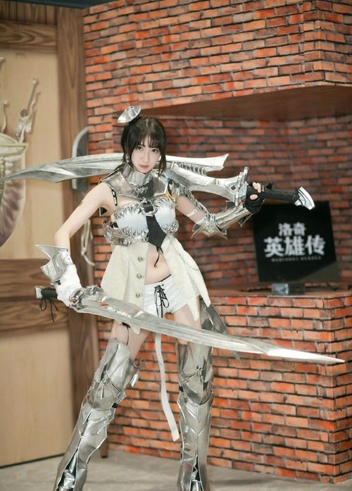 Chinajoy2017洛奇英雄传美女火舞娇媚性感美女图片