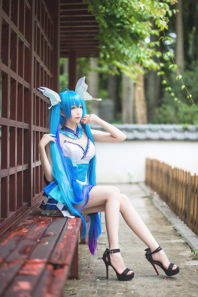 初音未来cosplay爆乳美腿喷血福利诱惑写真