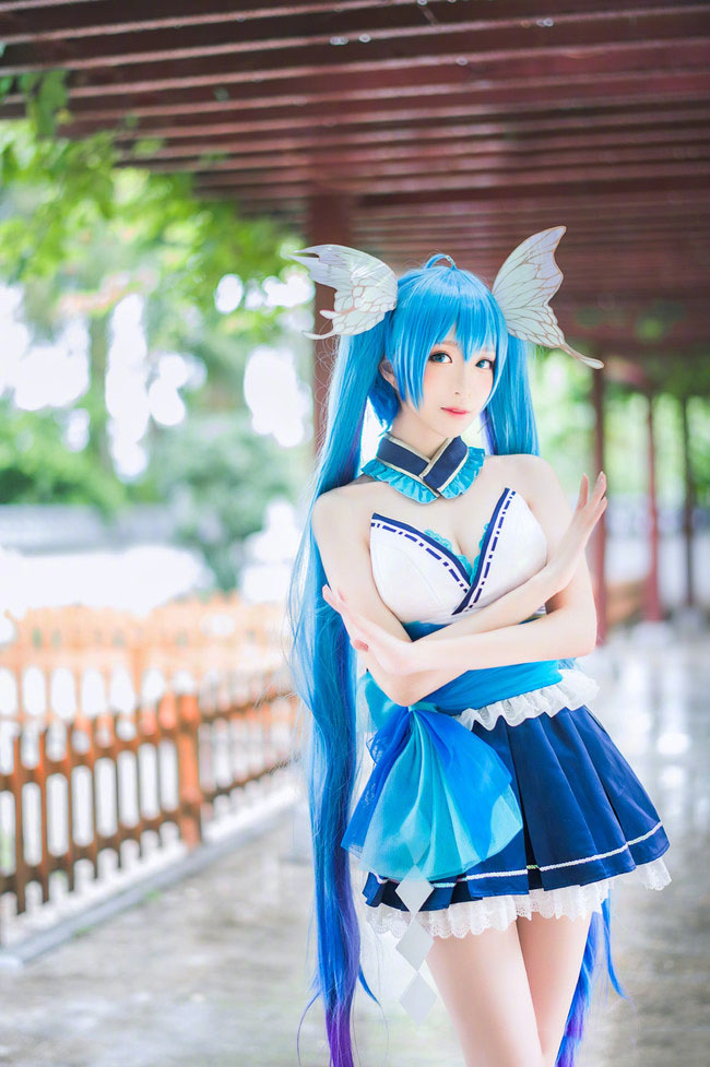 初音未来cosplay爆乳美腿喷血福利诱惑写真