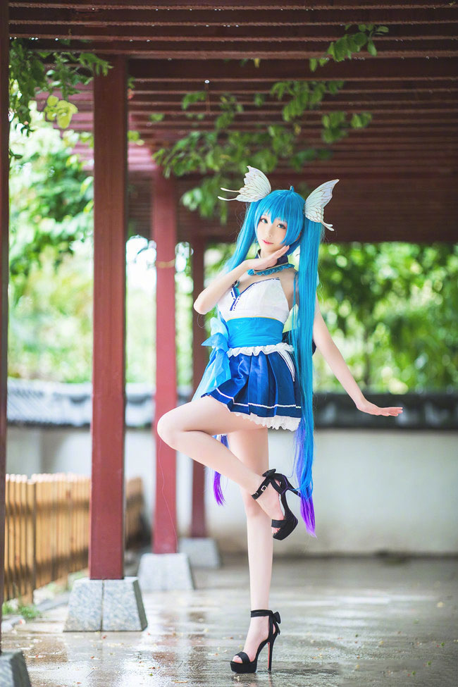 初音未来cosplay爆乳美腿喷血福利诱惑写真