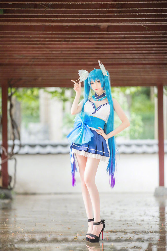 初音未来cosplay爆乳美腿喷血福利诱惑写真