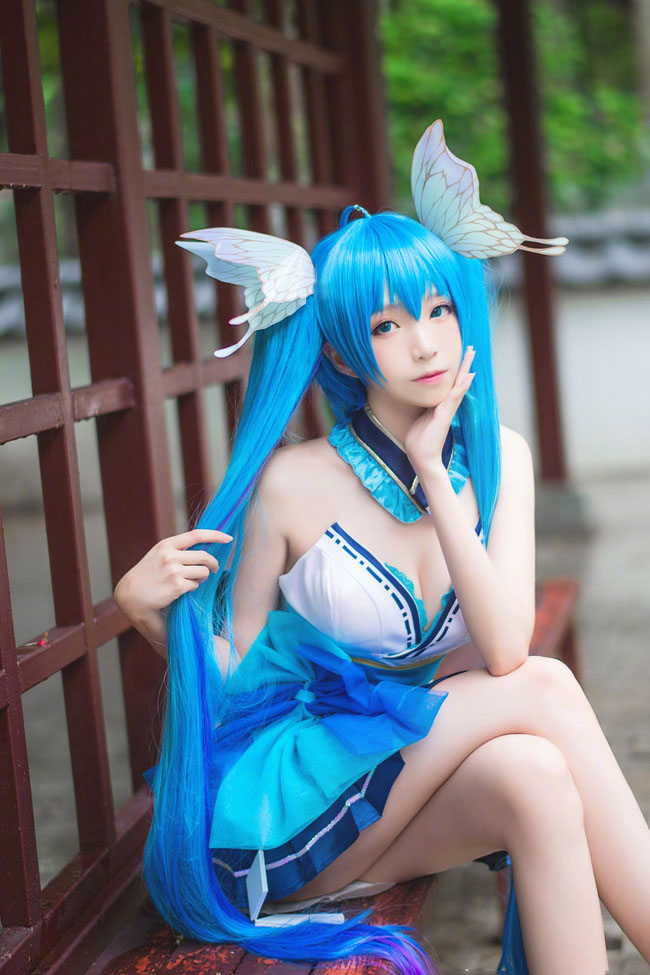 初音未来cosplay爆乳美腿喷血福利诱惑写真