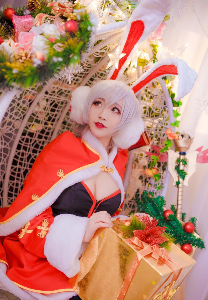 美女同人英雄联盟圣诞节瑞雯cosplay​​​​性感图片