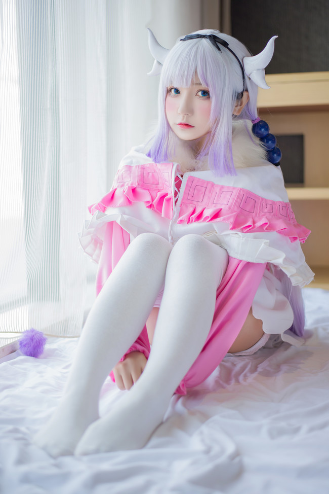 日本少女cos白丝美腿康娜卡姆依图片