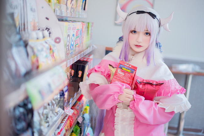 日本少女cos白丝美腿康娜卡姆依图片