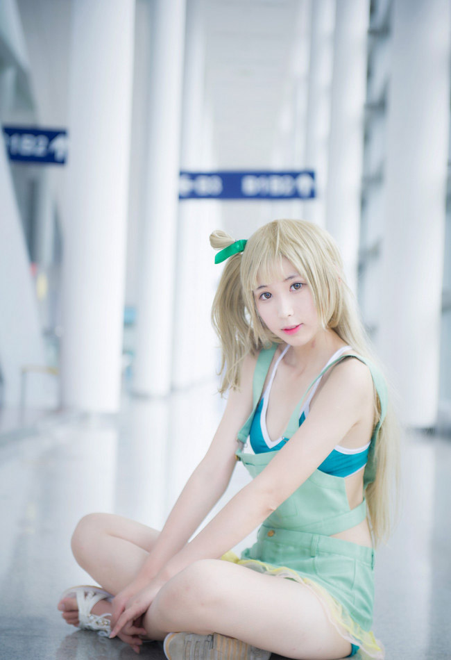 日本少女cosplay南小鸟酥胸美腿福利写真