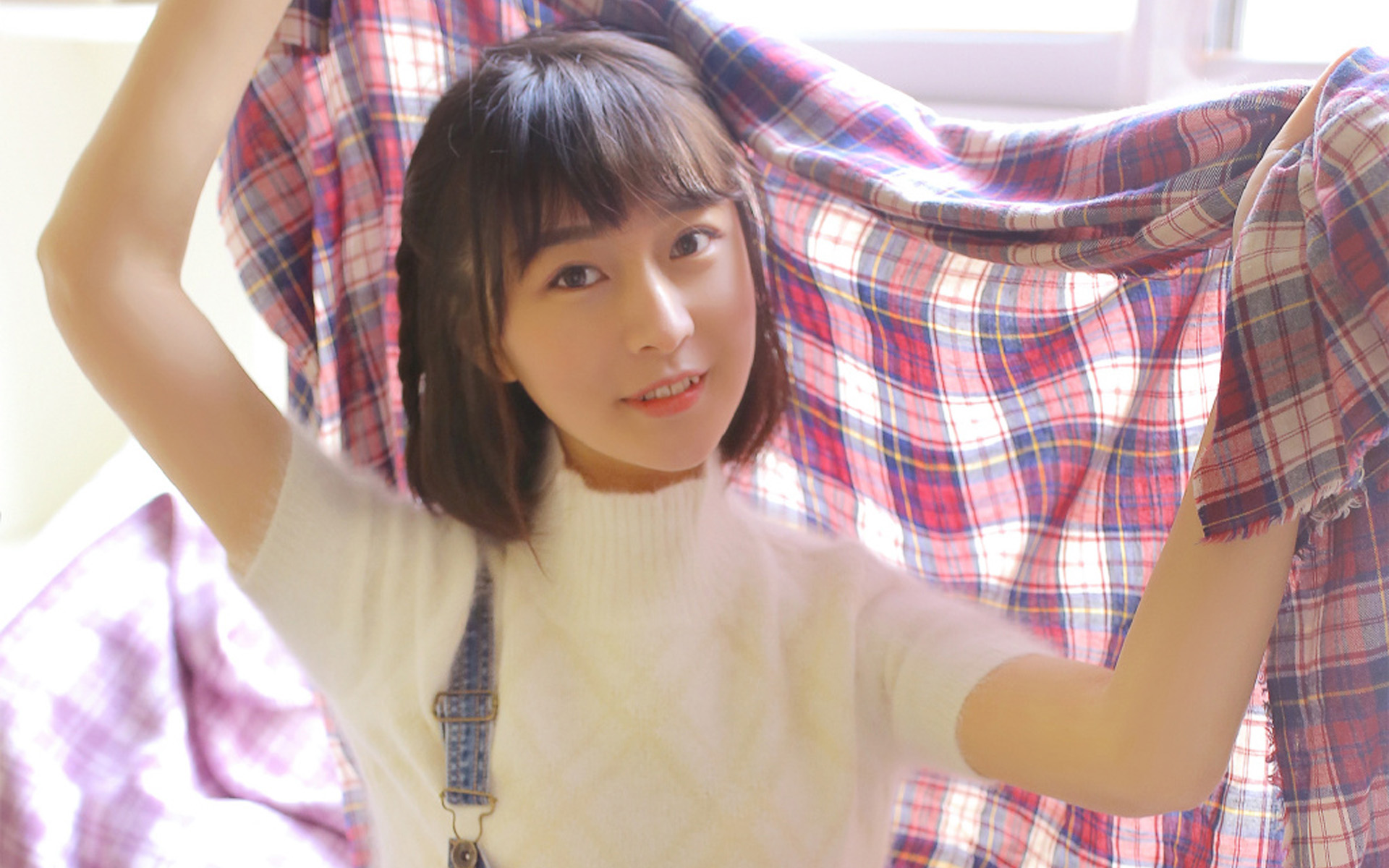 清纯可爱美少女居家写真图片桌面壁纸
