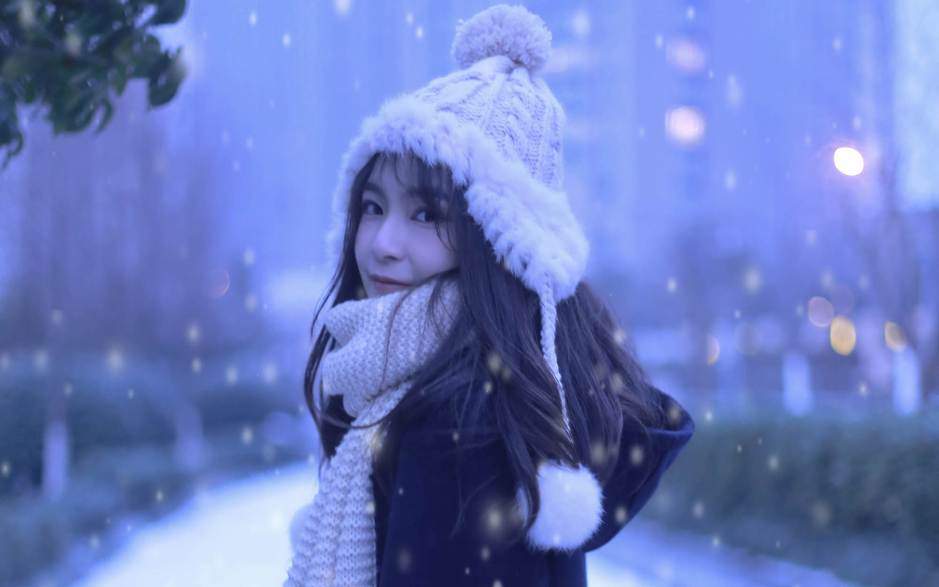 清纯美女冬日雪中街拍写真高清壁纸