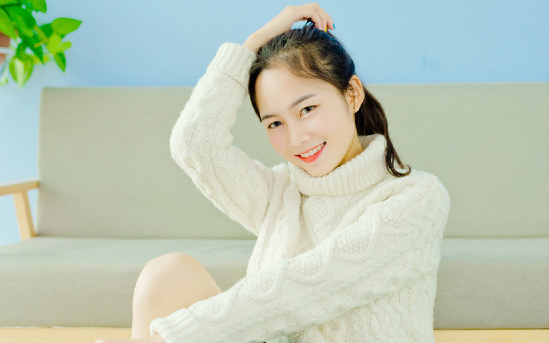 可爱俏皮美少女居家写真图片桌面壁纸