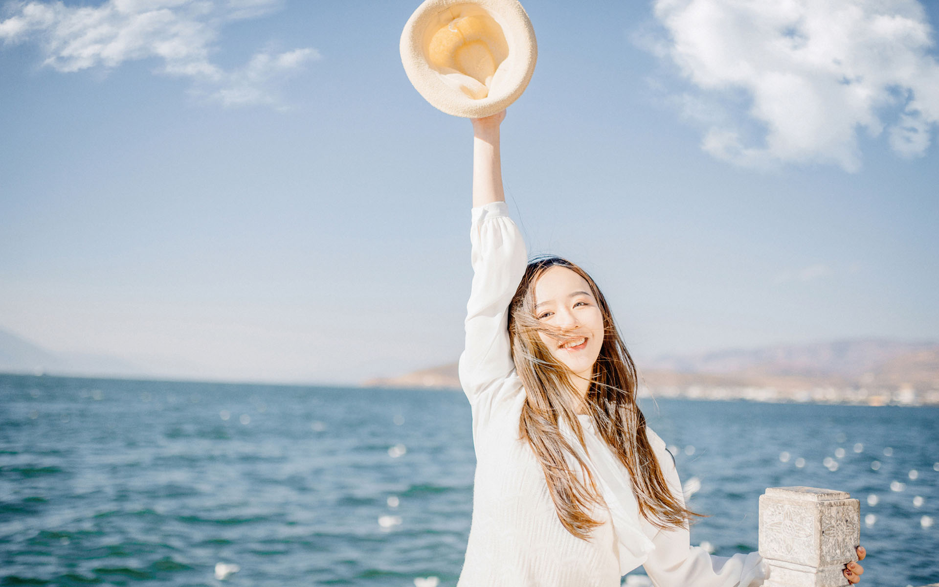 清纯文艺美女海边唯美写真高清壁纸