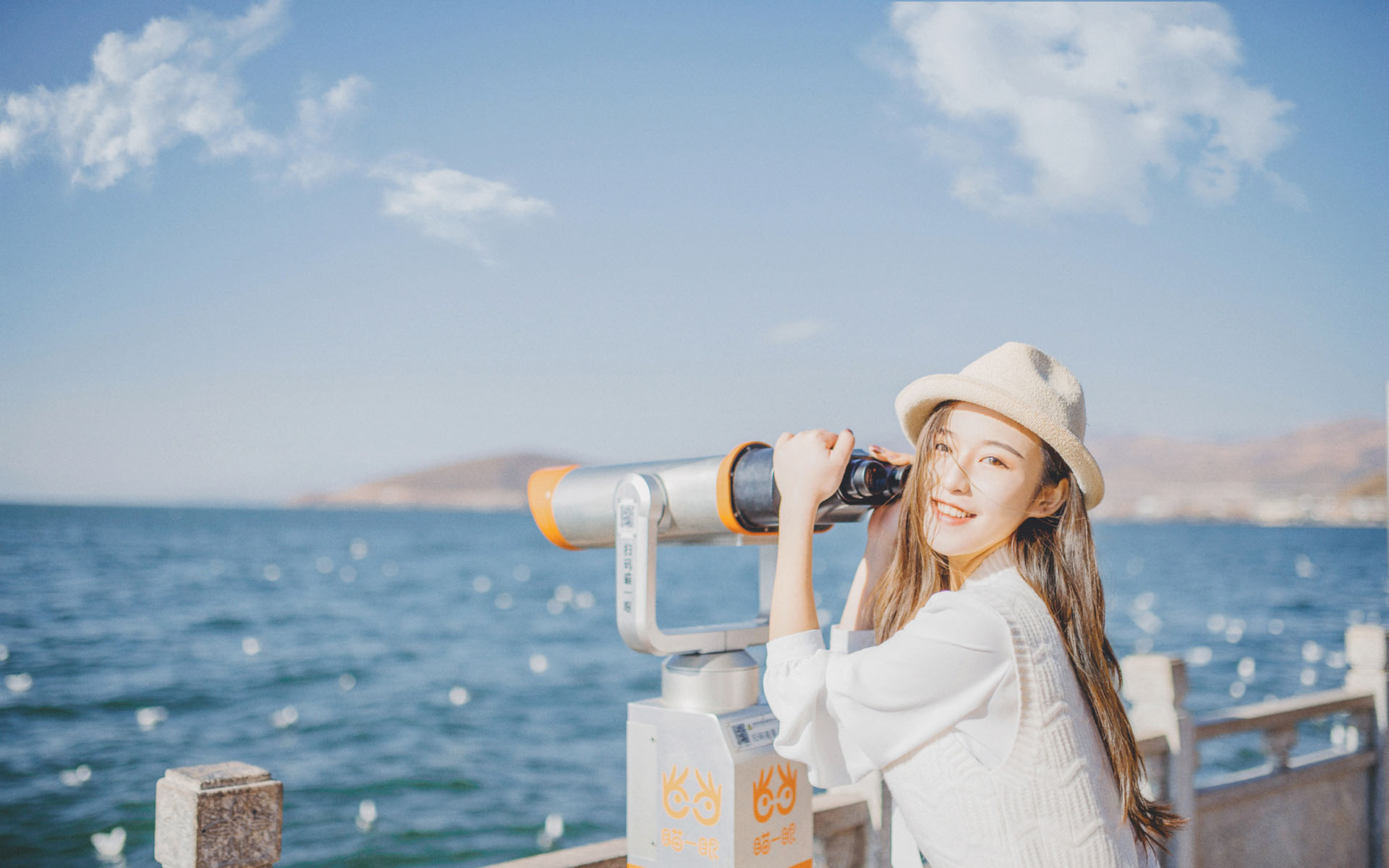 清纯文艺美女海边唯美写真高清壁纸