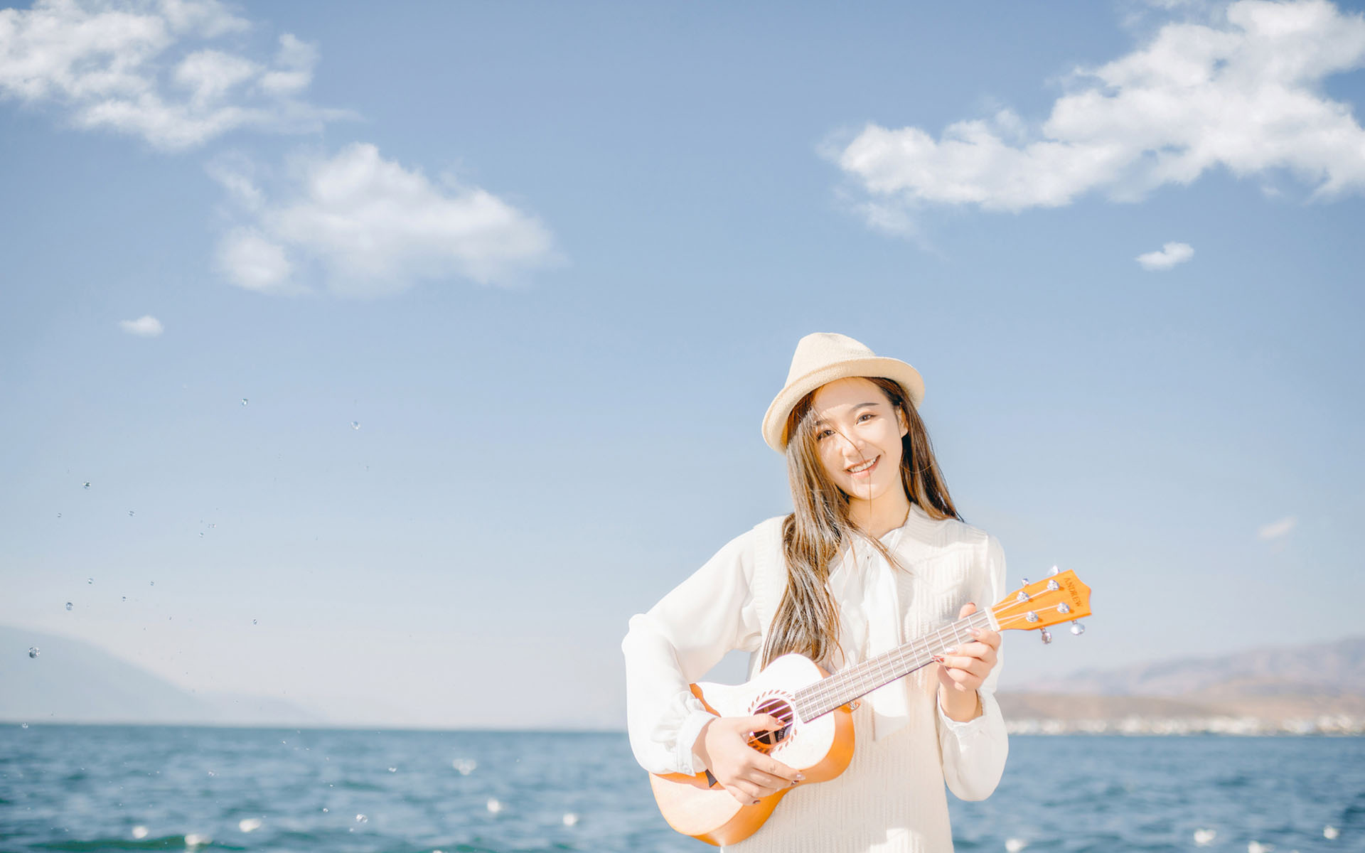 清纯文艺美女海边唯美写真高清壁纸
