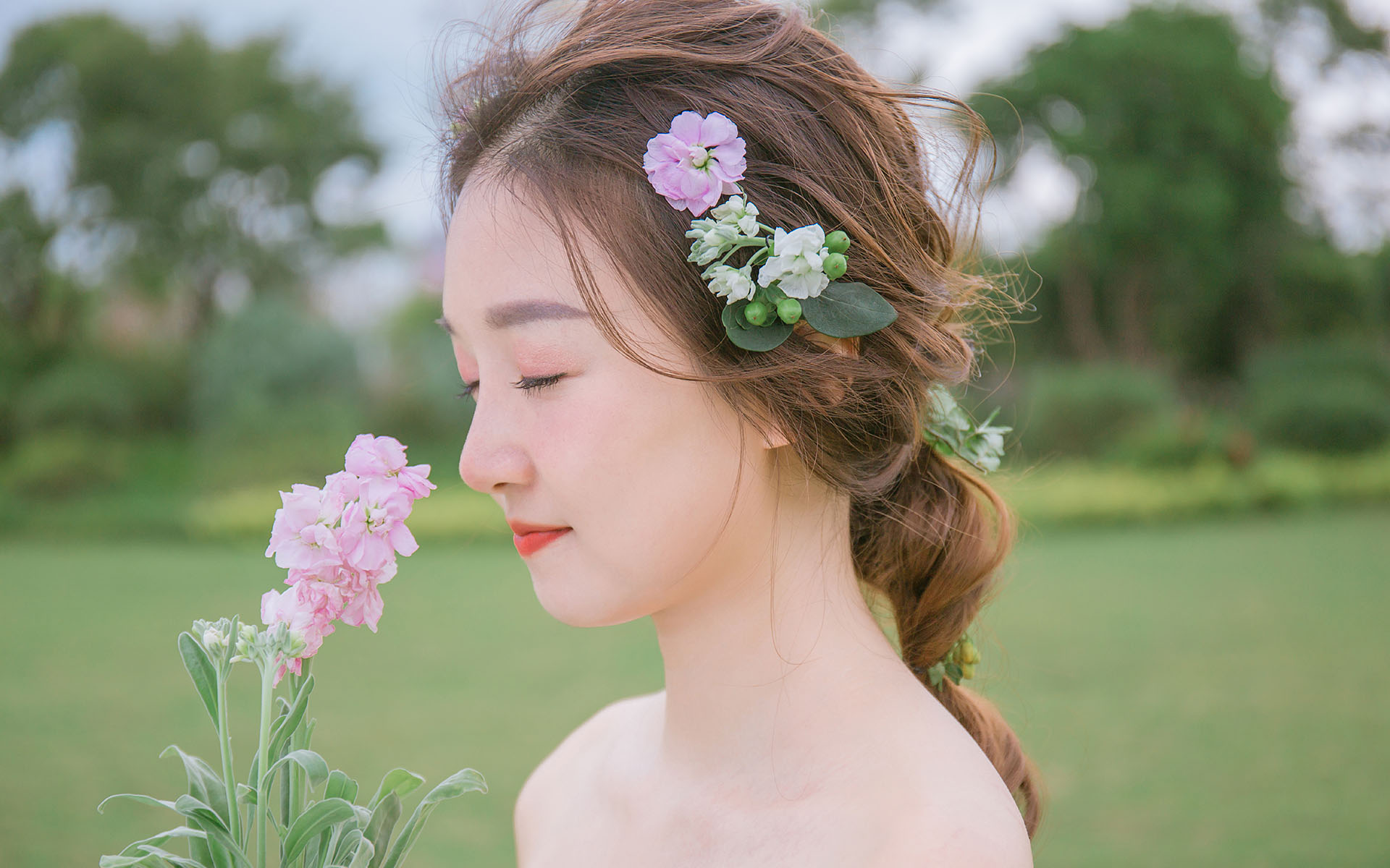 清纯美女唯美婚纱写真高清桌面壁纸