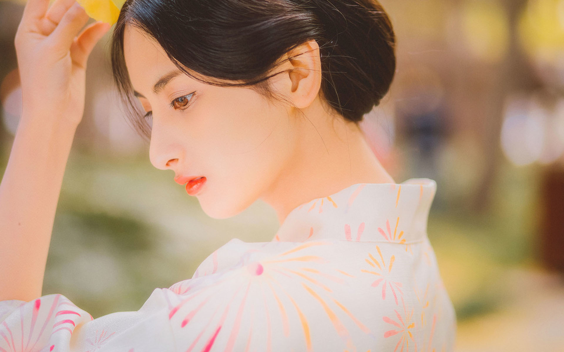 和服美女清新养眼户外写真桌面壁纸