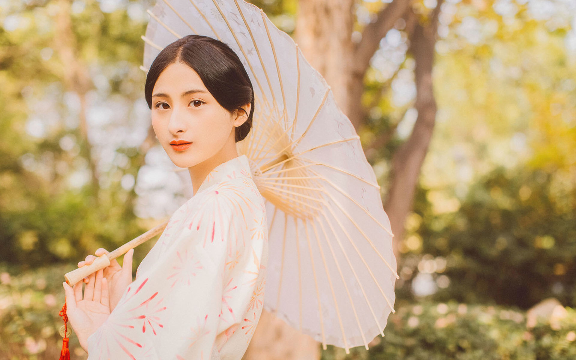 和服美女清新养眼户外写真桌面壁纸