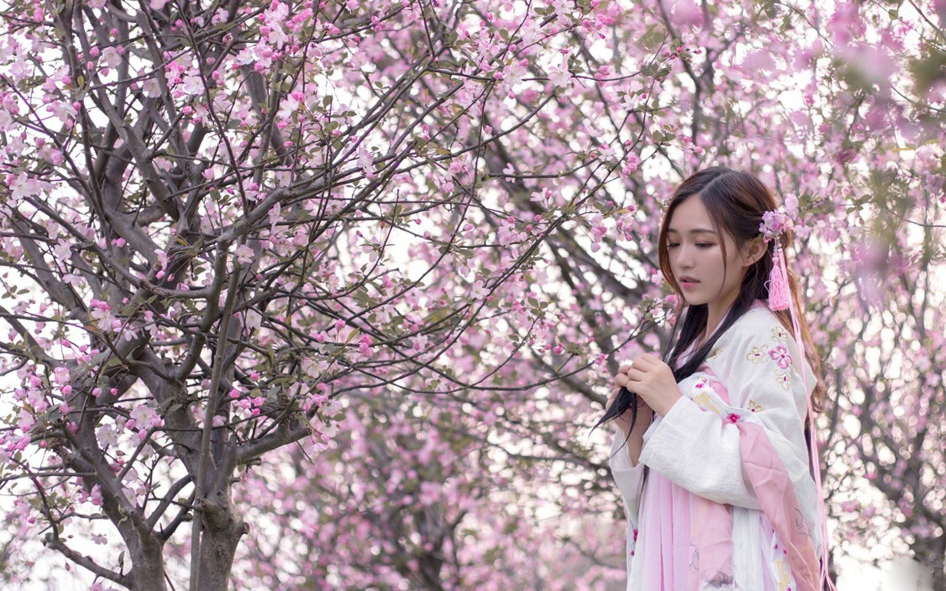 清纯古装美女唯美花间写真高清壁纸