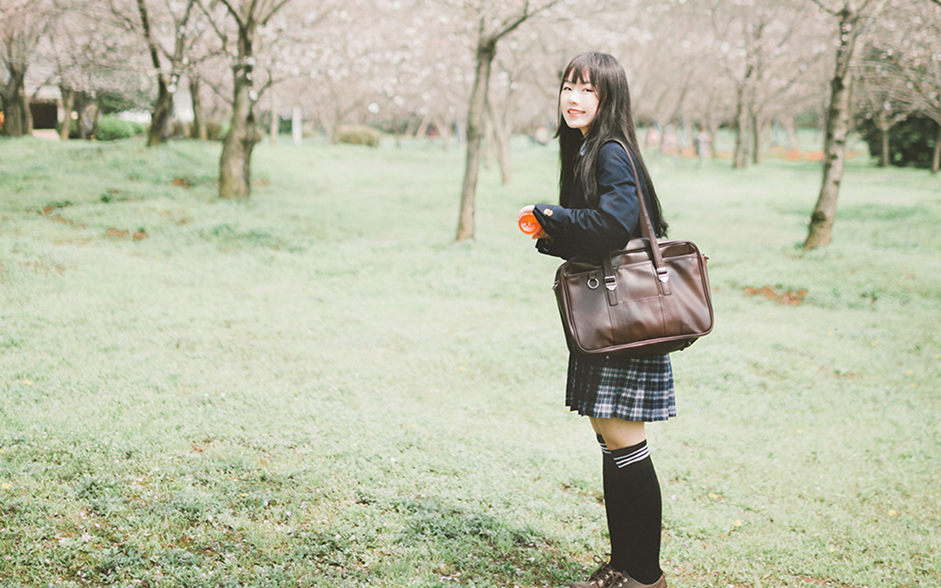 清纯校花美女唯美制服写真高清壁纸