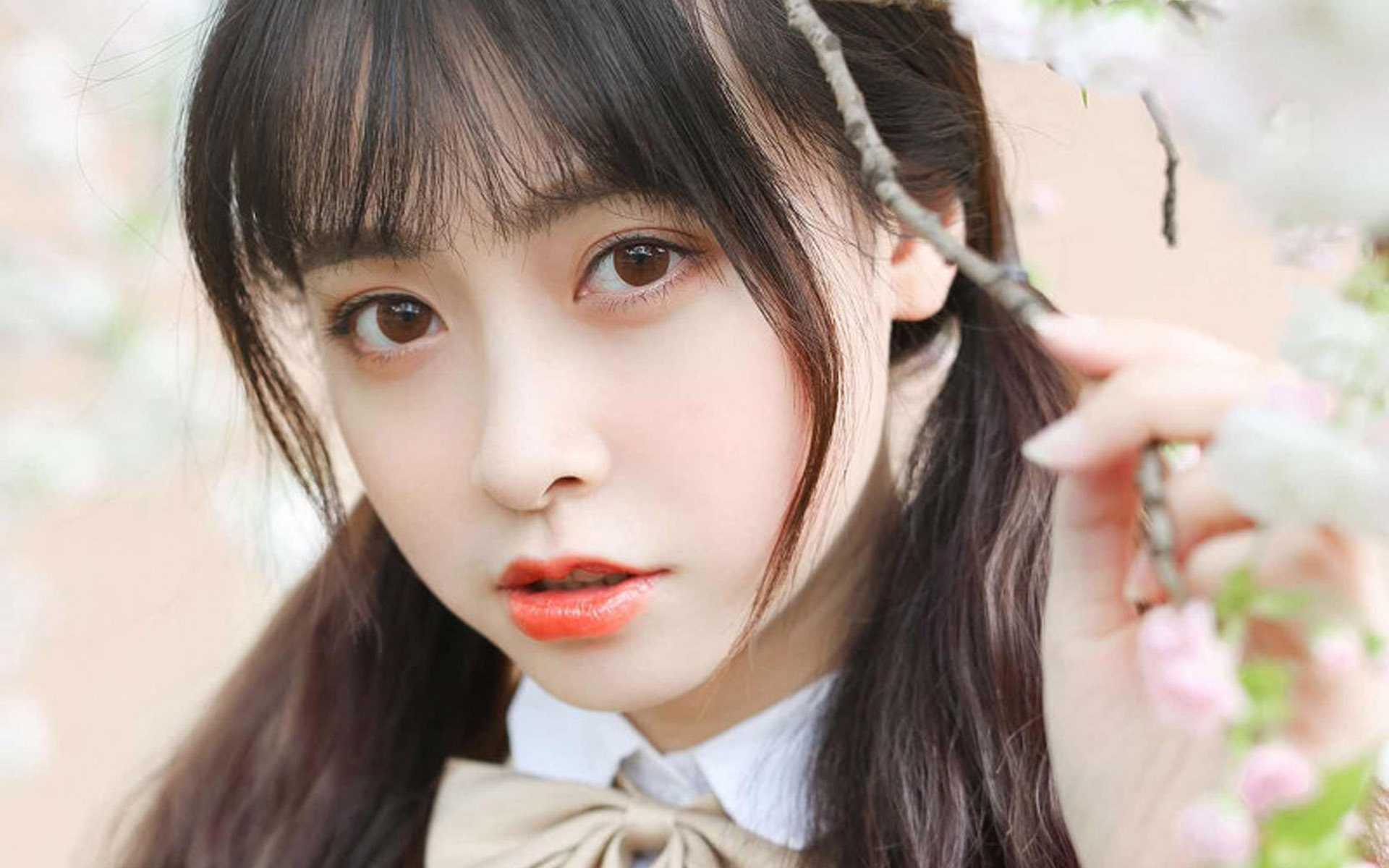 日系清纯美女户外养眼写真高清壁纸