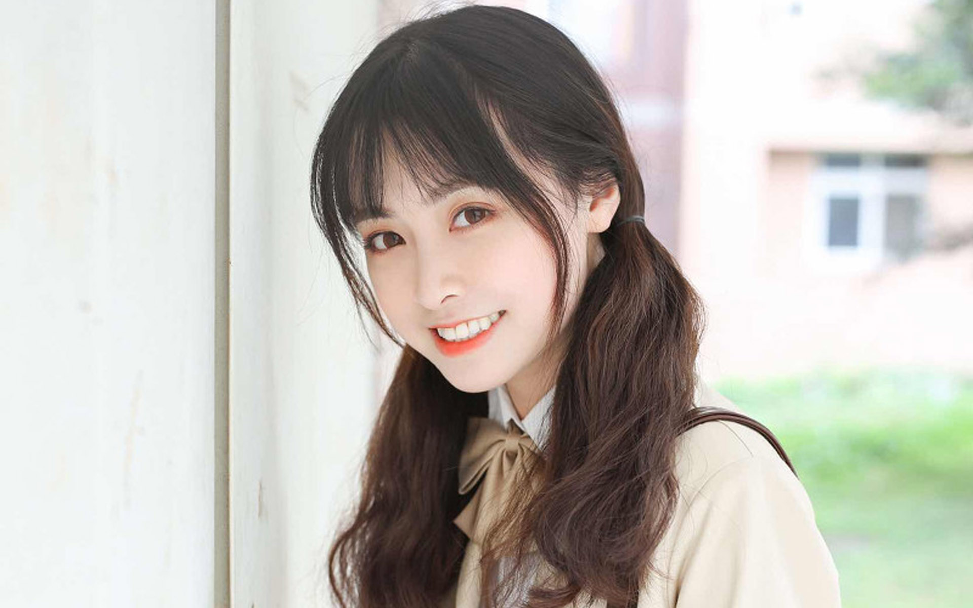 日系清纯美女户外养眼写真高清壁纸
