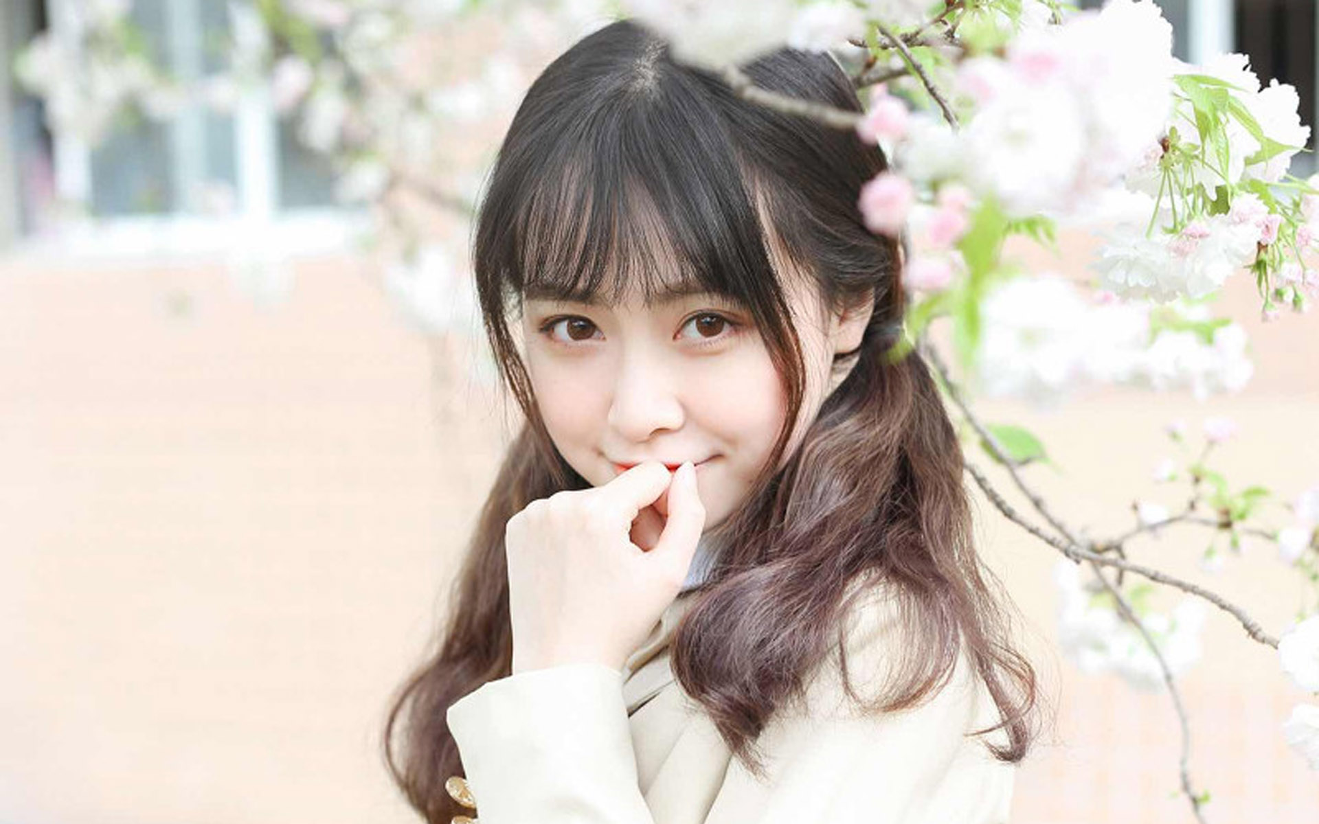 日系清纯美女户外养眼写真高清壁纸