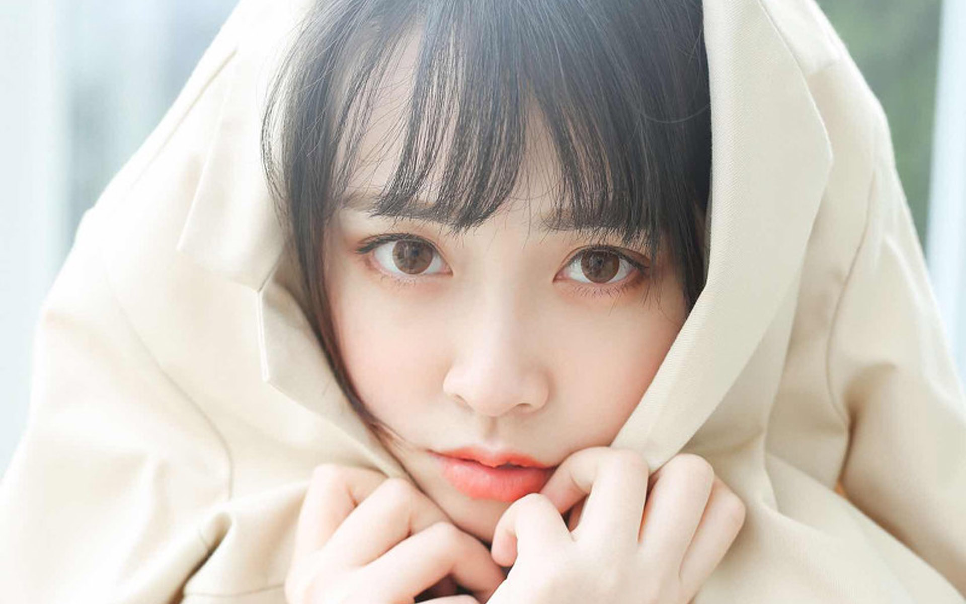 日系清纯美女户外养眼写真高清壁纸