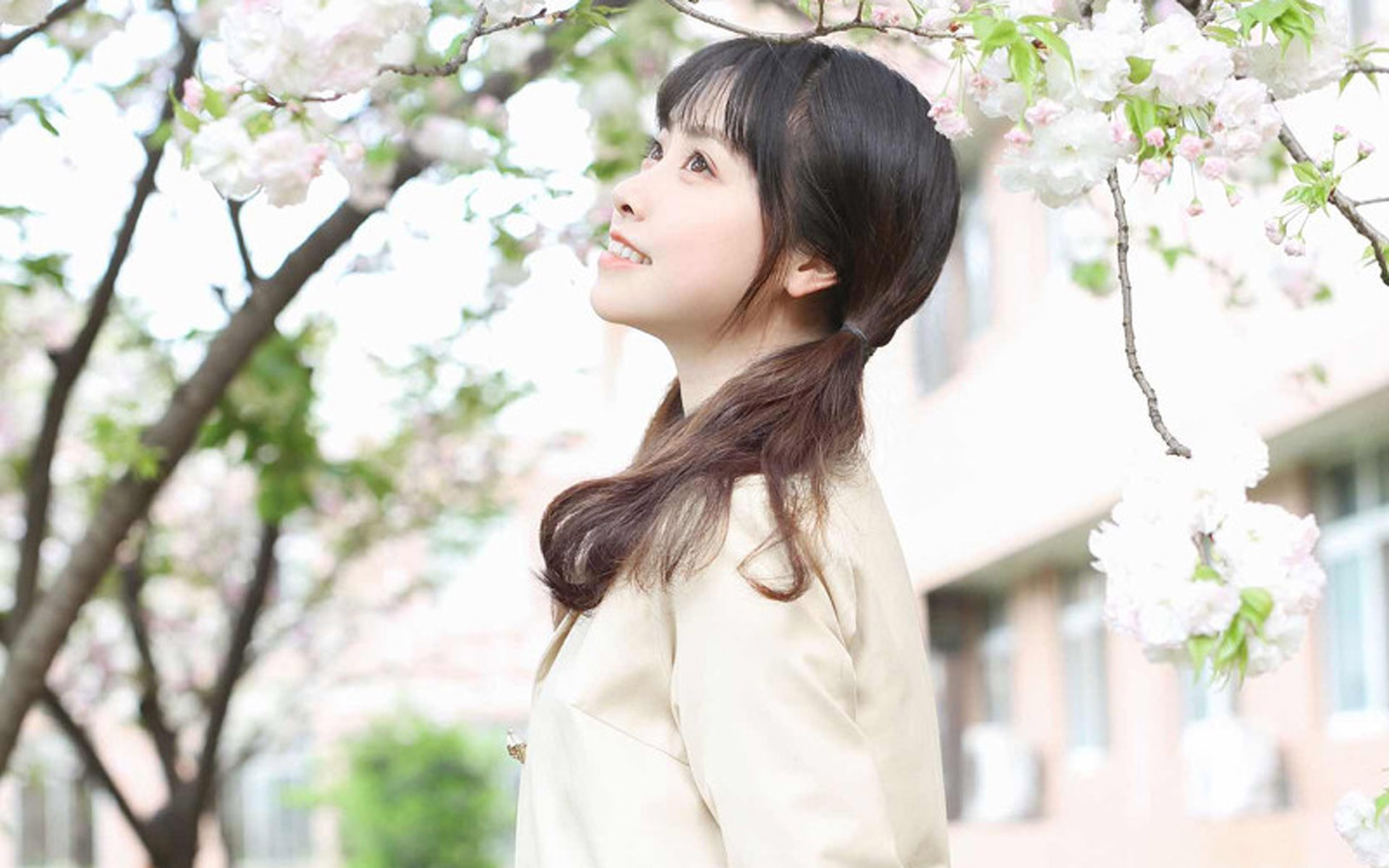 日系清纯美女户外养眼写真高清壁纸