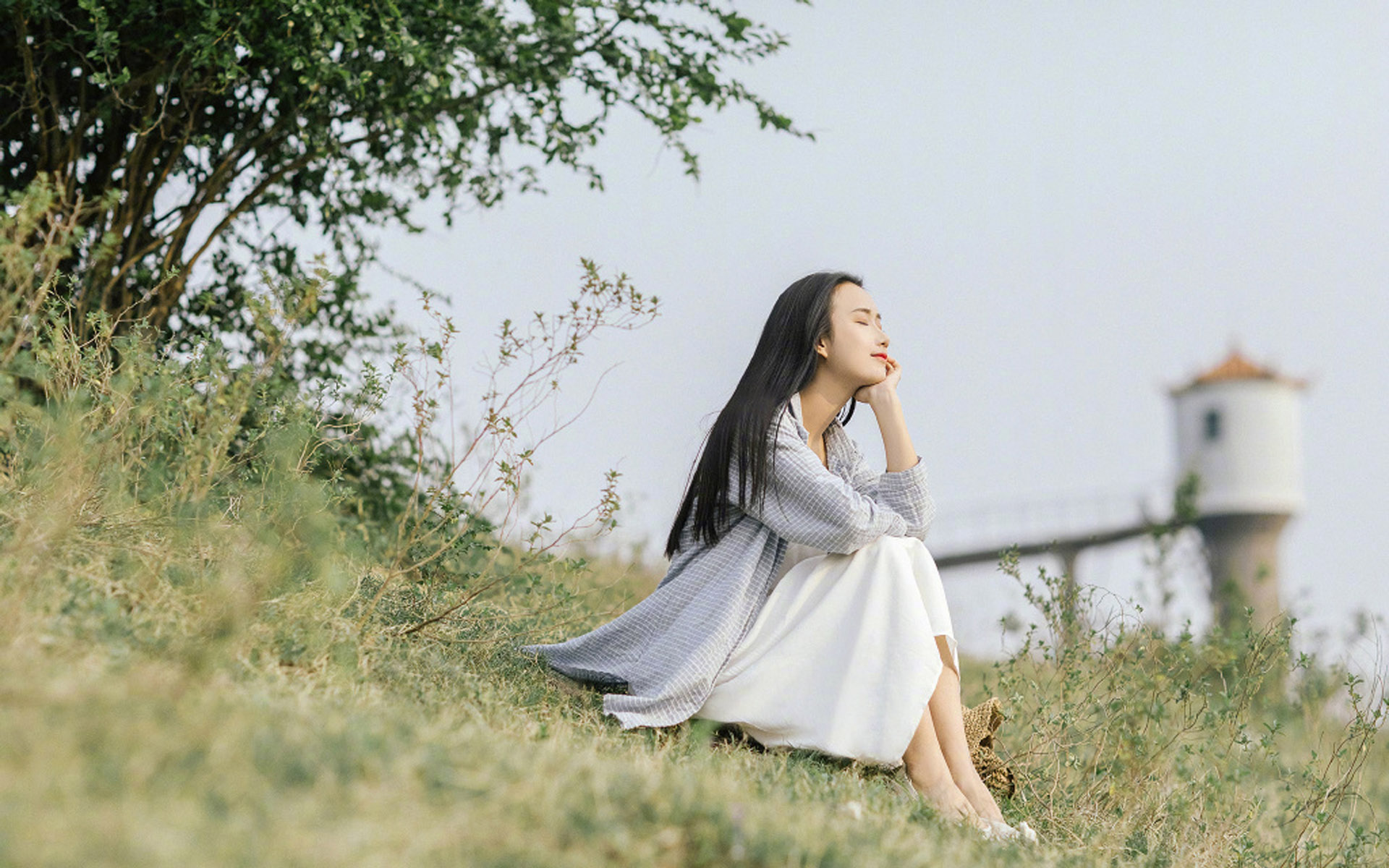 清新文艺美女户外养眼写真图片桌面壁纸