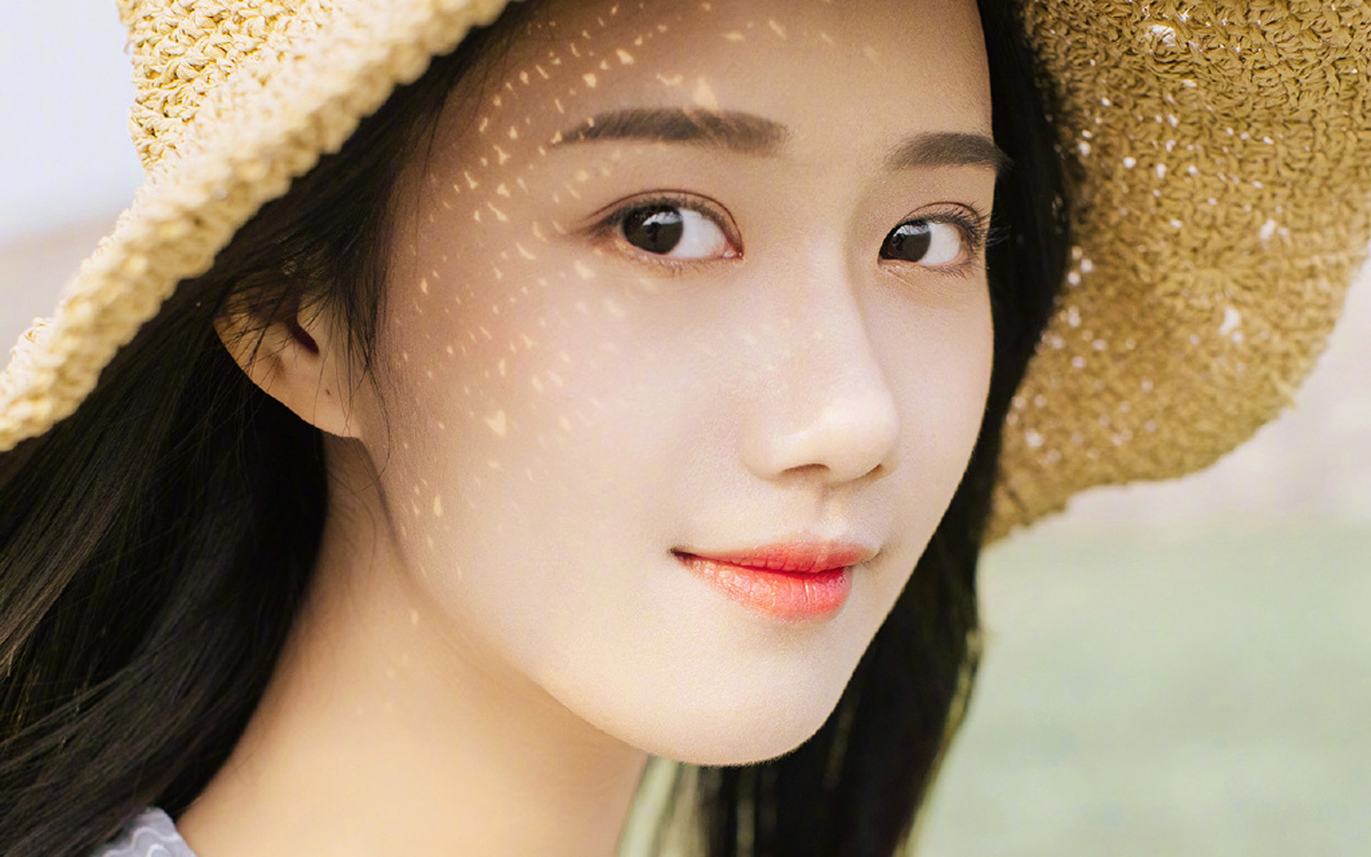 清新文艺美女户外养眼写真图片桌面壁纸