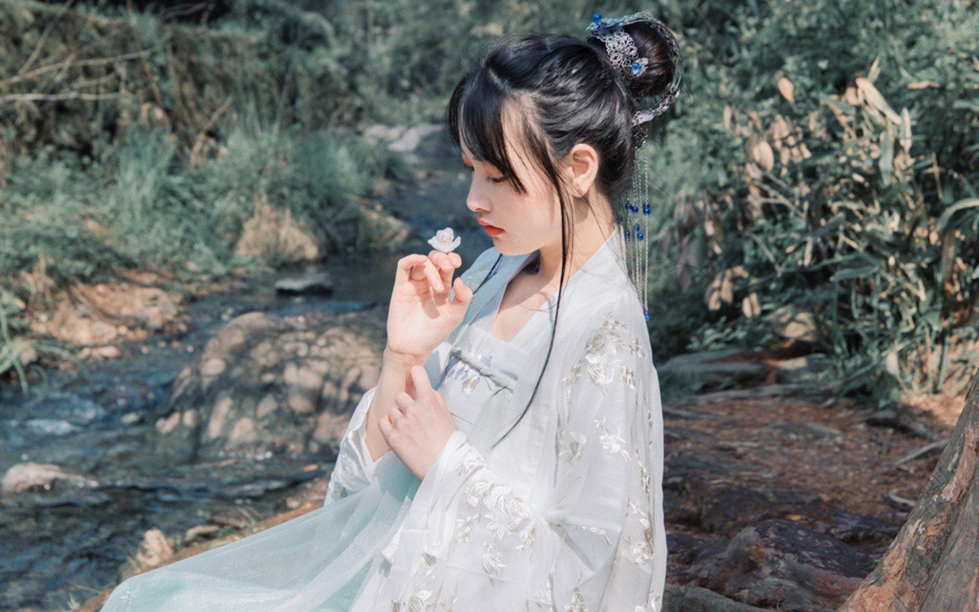 小清新唯美汉服美女高清桌面壁纸