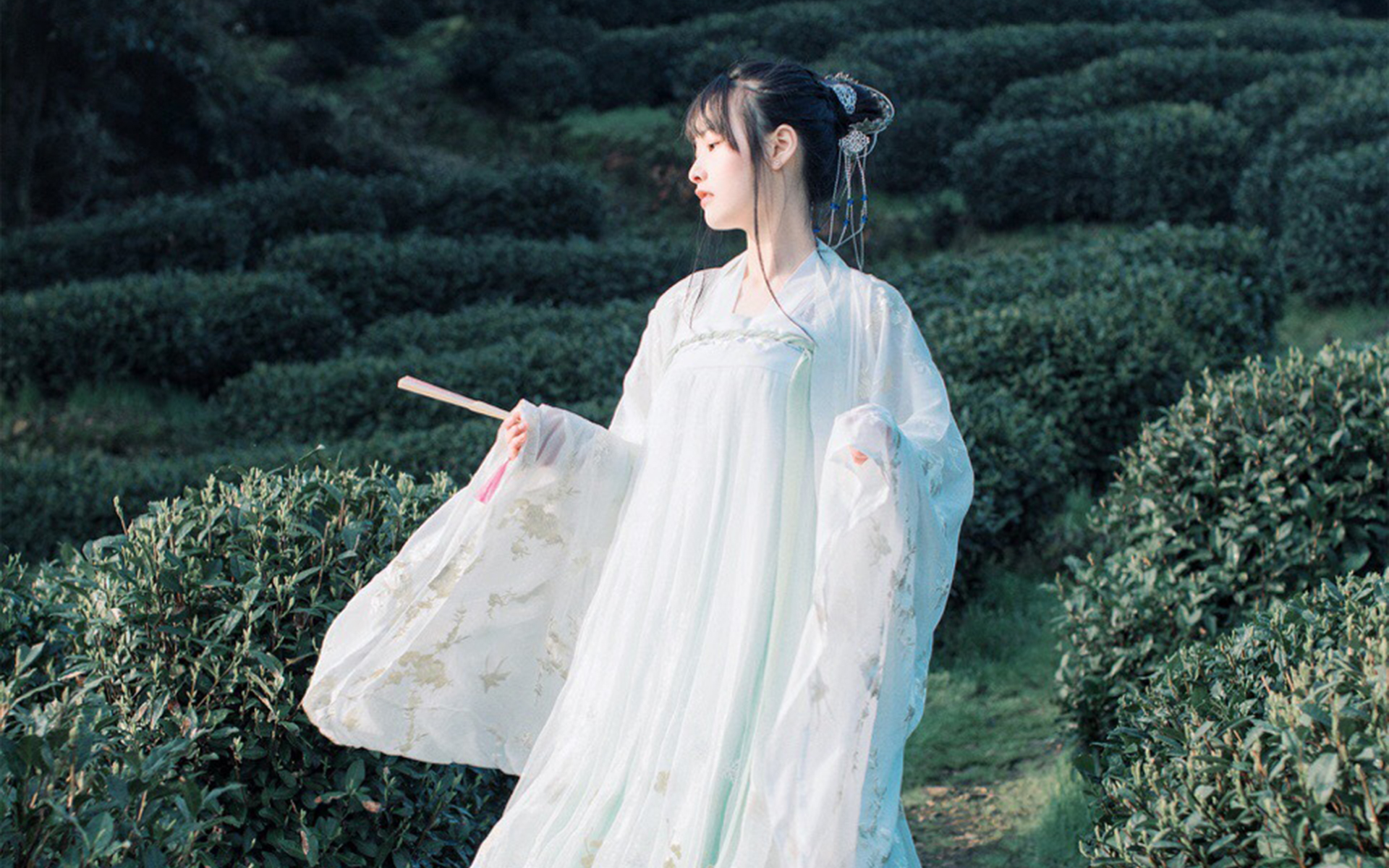 小清新唯美汉服美女高清桌面壁纸