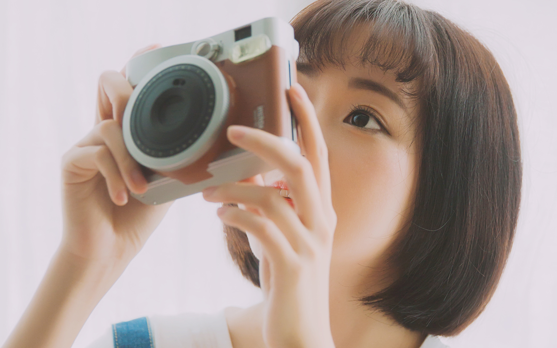 清纯短发美女居家小清新高清壁纸