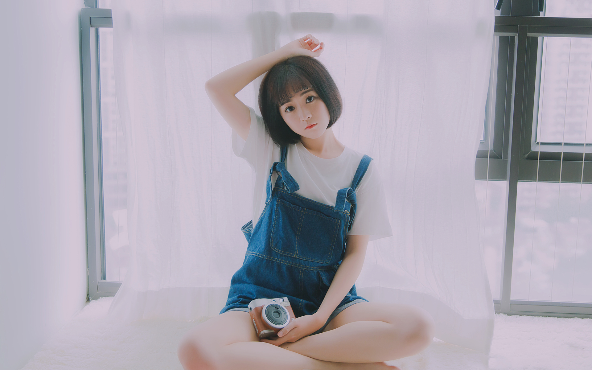 清纯短发美女居家小清新高清壁纸