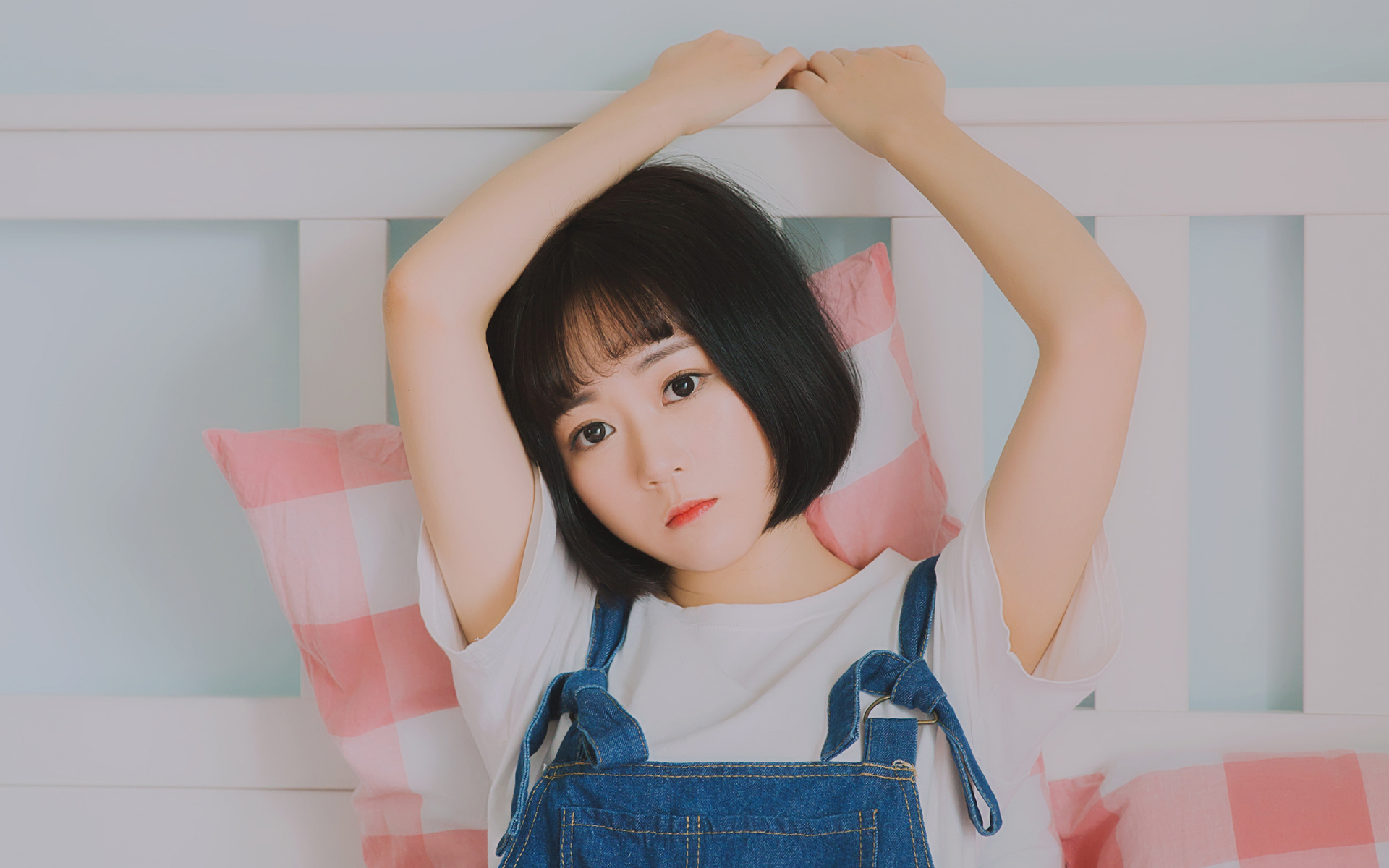 清纯短发美女居家小清新高清壁纸