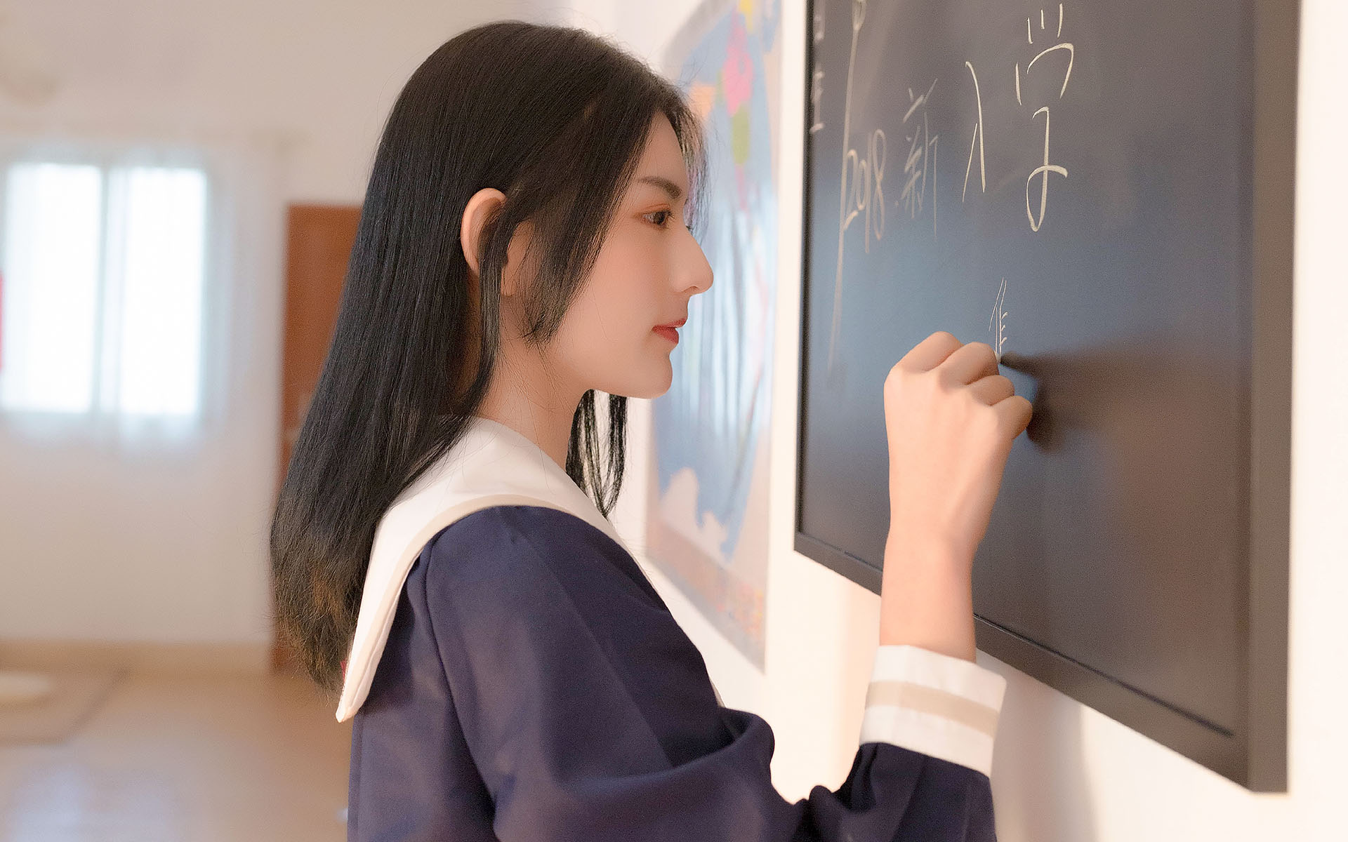 清纯学院风少女甜美高清桌面壁纸