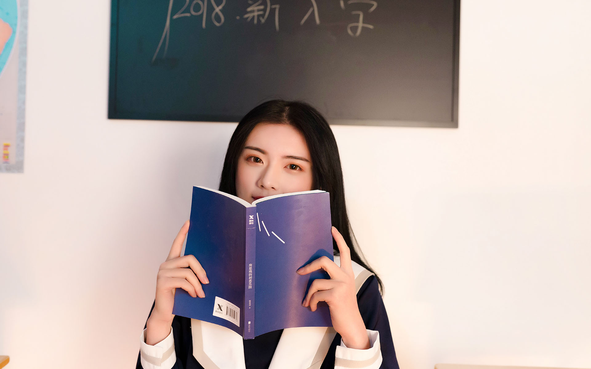清纯学院风少女甜美高清桌面壁纸