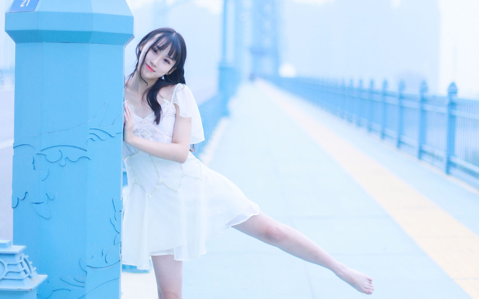 清纯长发美女户外清凉写真高清壁纸