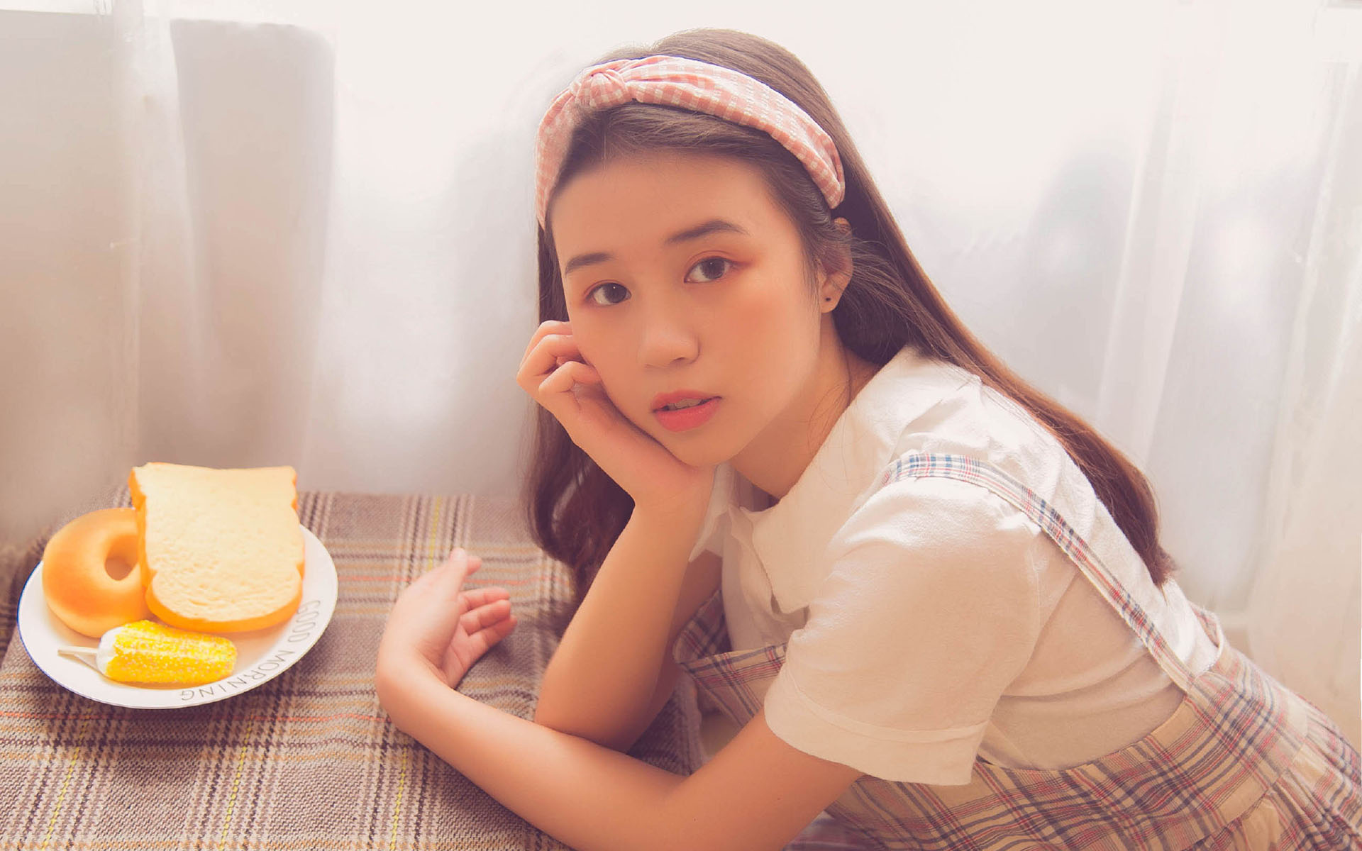 清纯美女居家小清新写真高清桌面壁纸