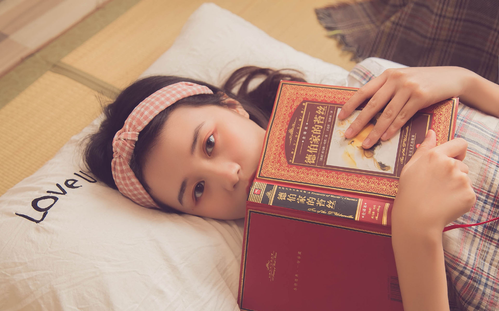 清纯美女居家小清新写真高清桌面壁纸