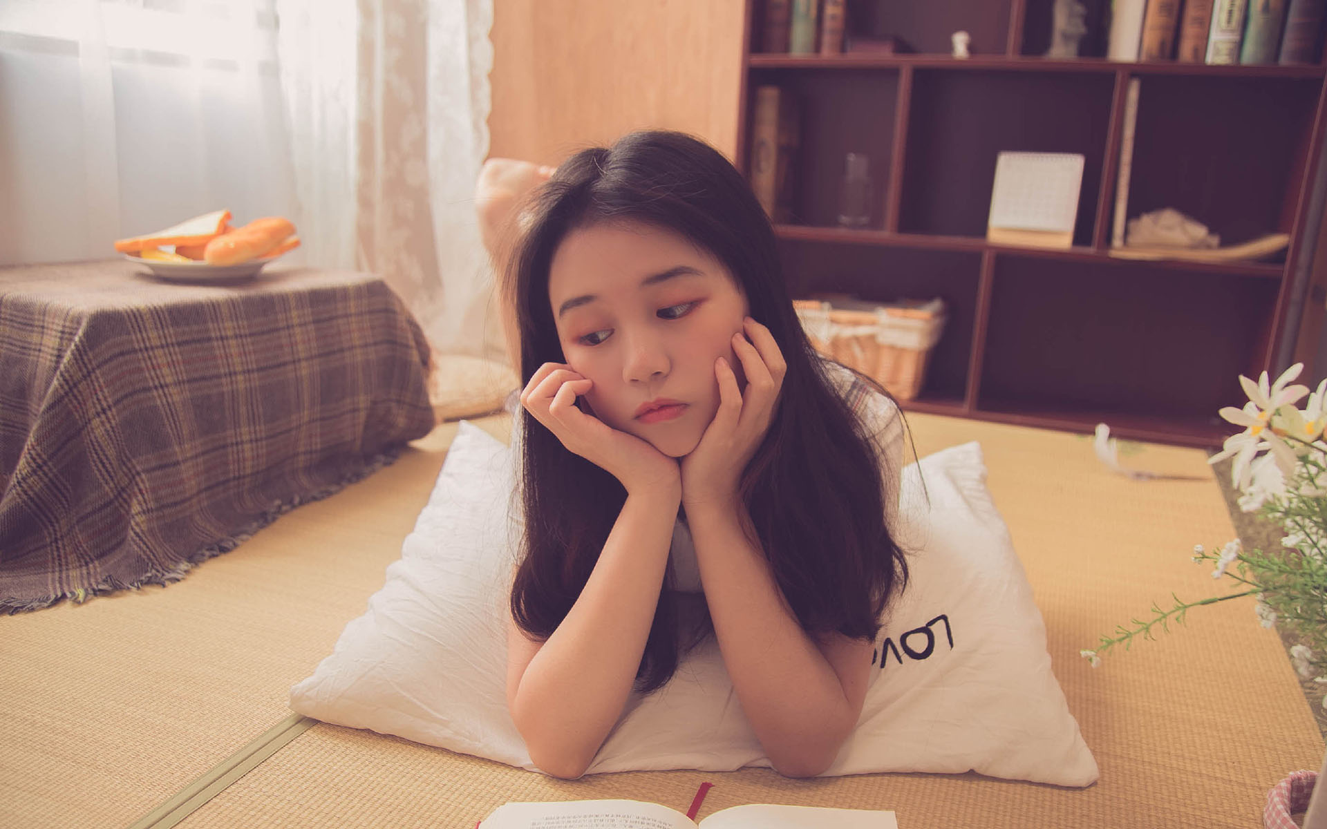 清纯美女居家小清新写真高清桌面壁纸
