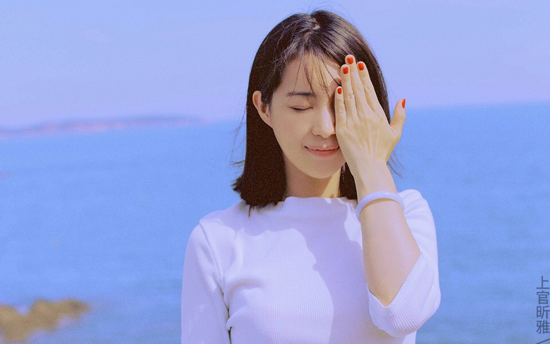 清纯短发美女海边唯美高清桌面壁纸
