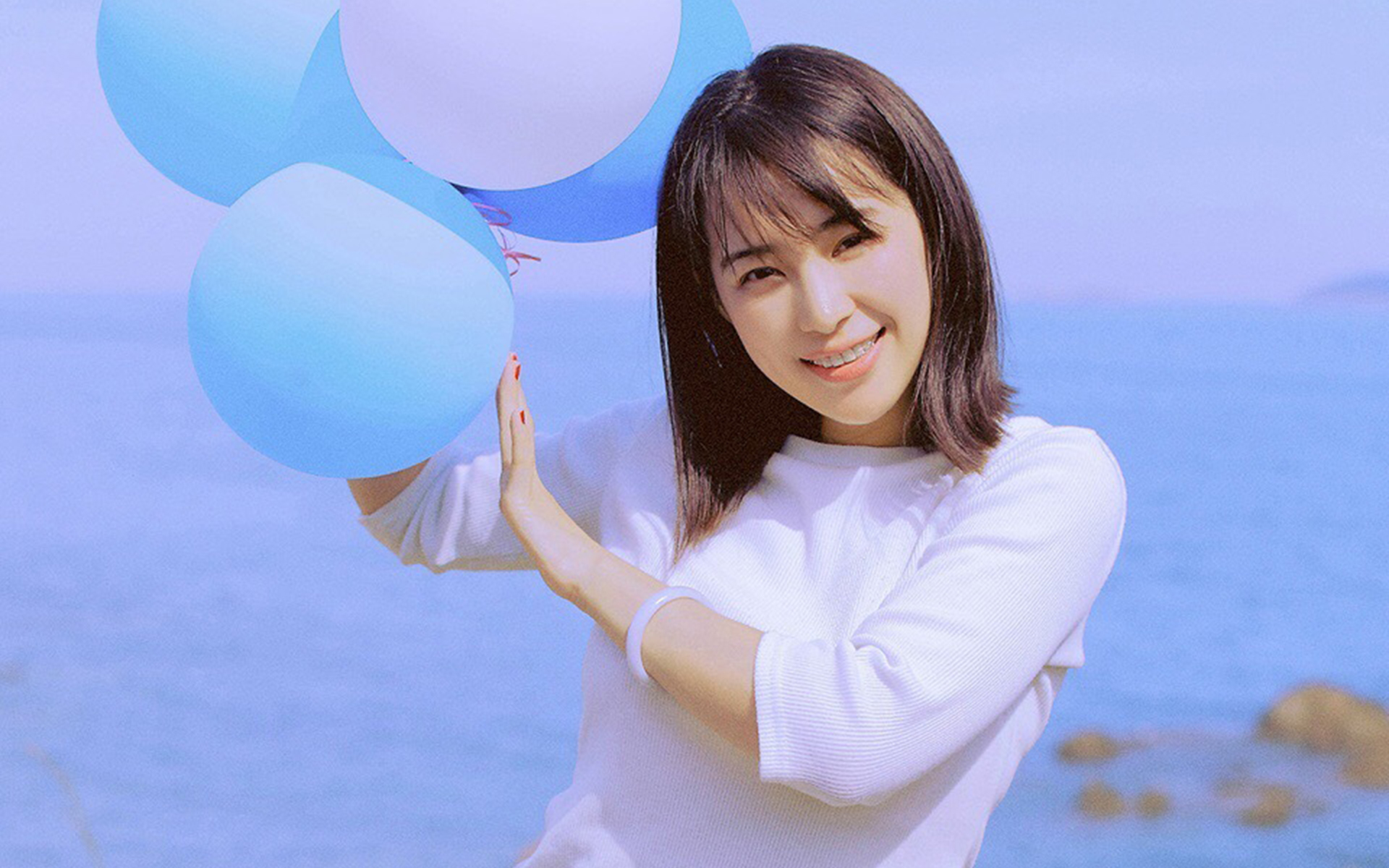 清纯短发美女海边唯美高清桌面壁纸