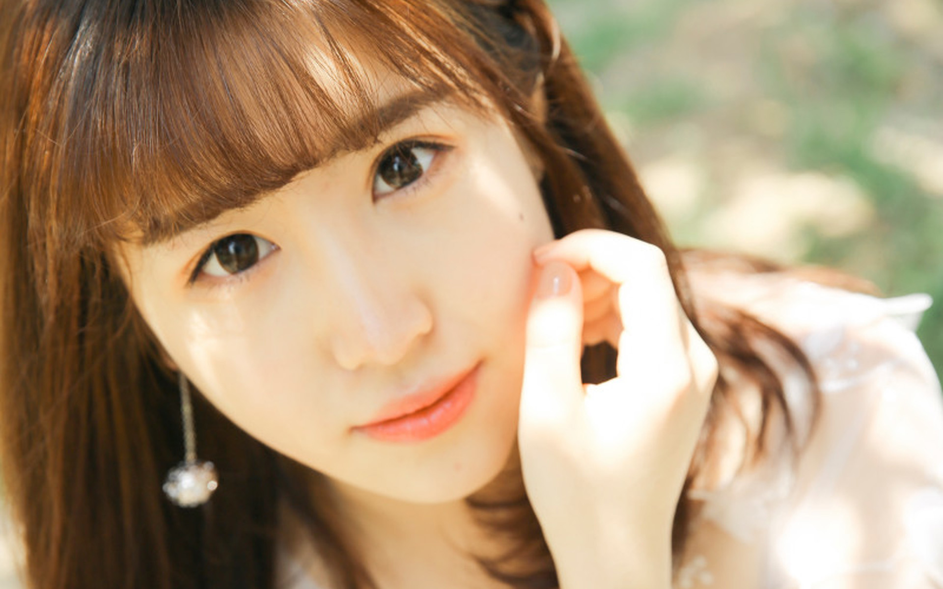 白嫩美女清新恬静写真图片电脑壁纸
