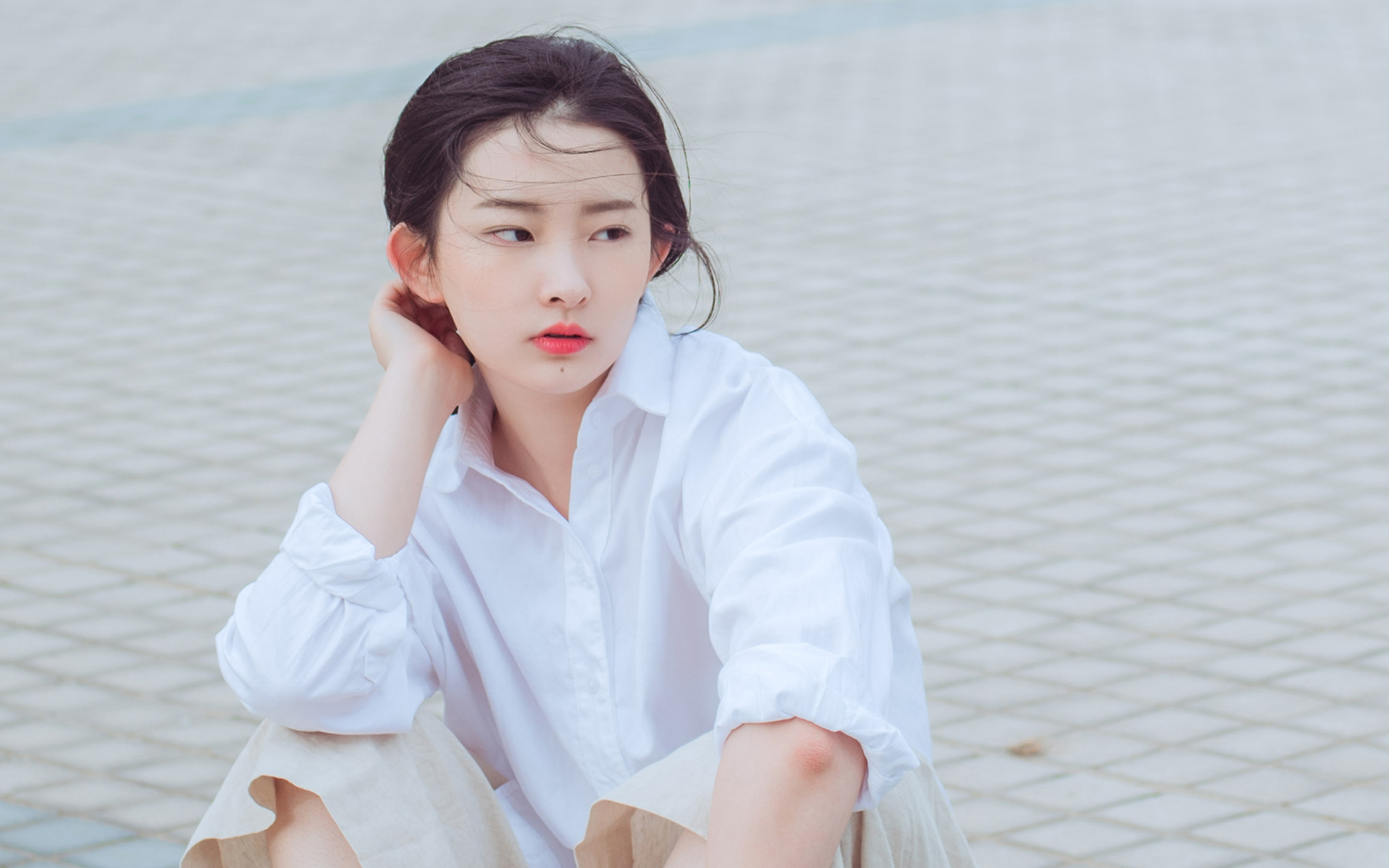 小清新美女干净简约风高清桌面壁纸