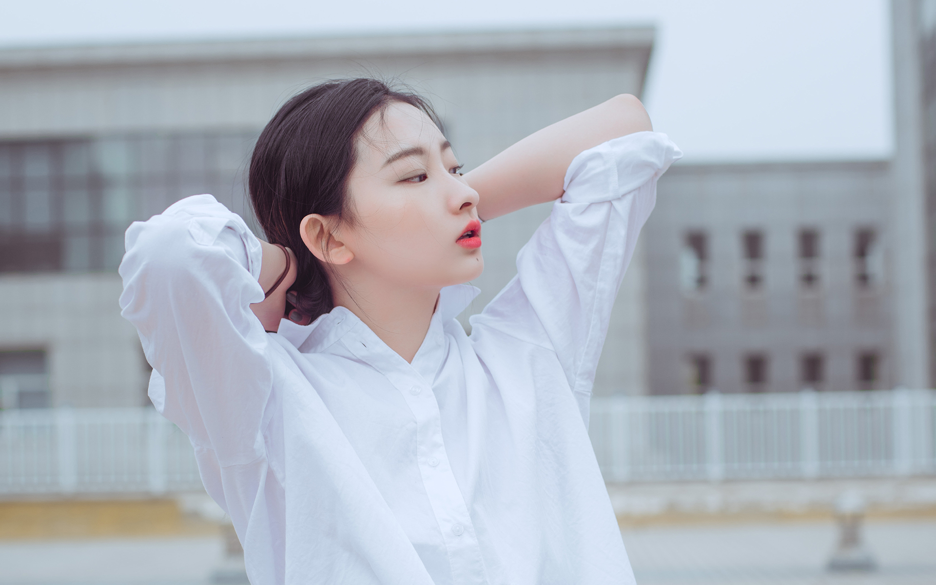 小清新美女干净简约风高清桌面壁纸