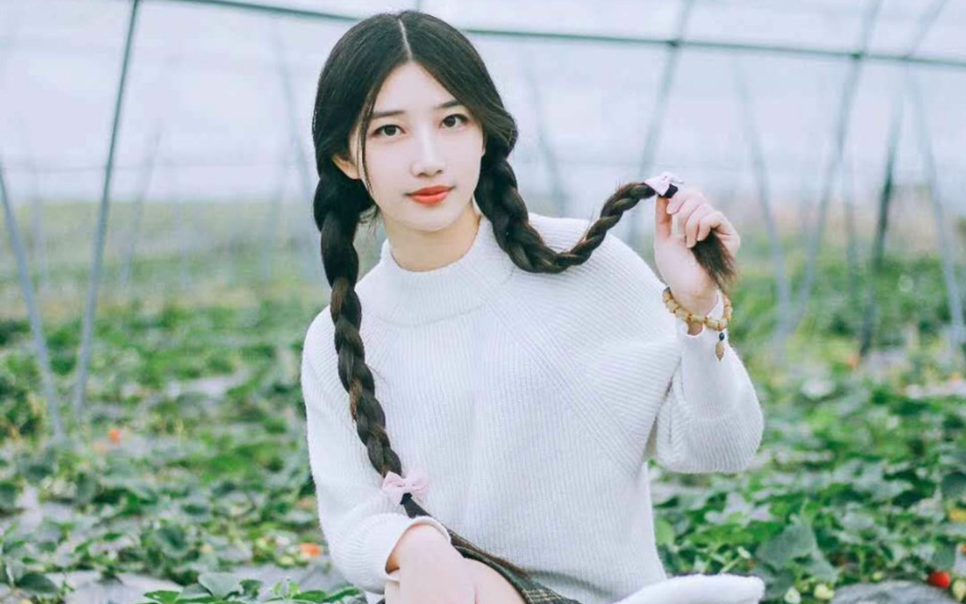 清纯养眼少女唯美高清桌面壁纸