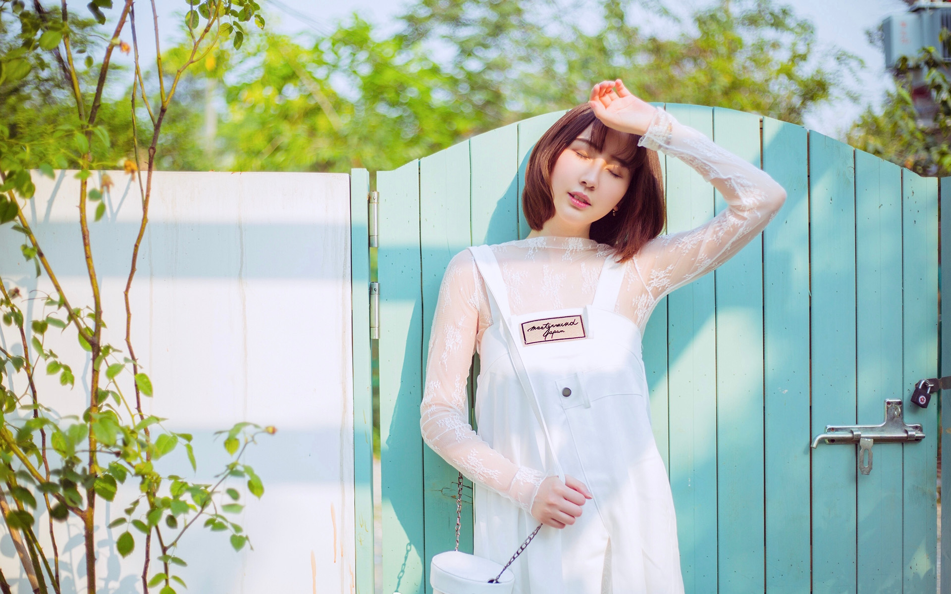 甜美短发美女小清新高清桌面壁纸
