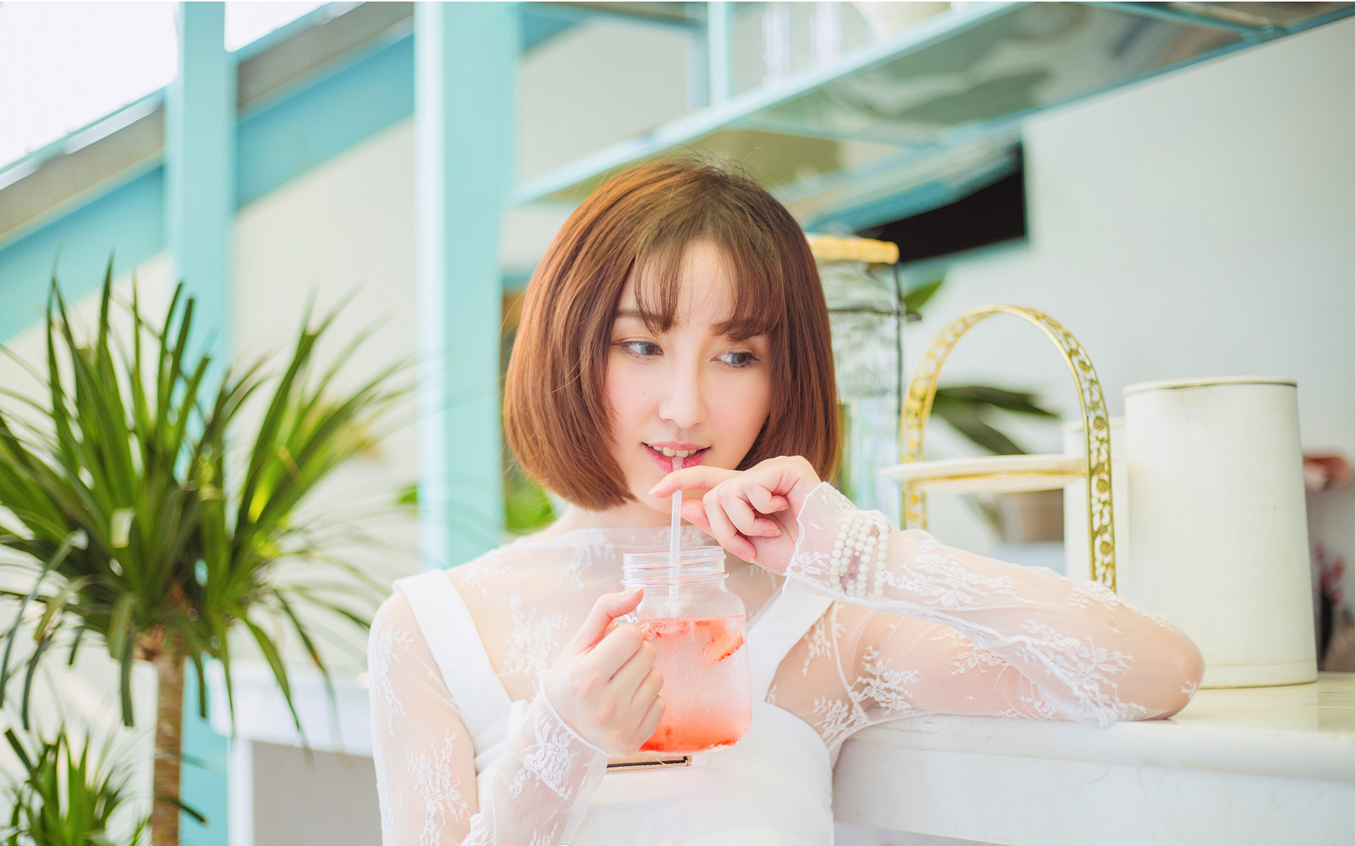 甜美短发美女小清新高清桌面壁纸