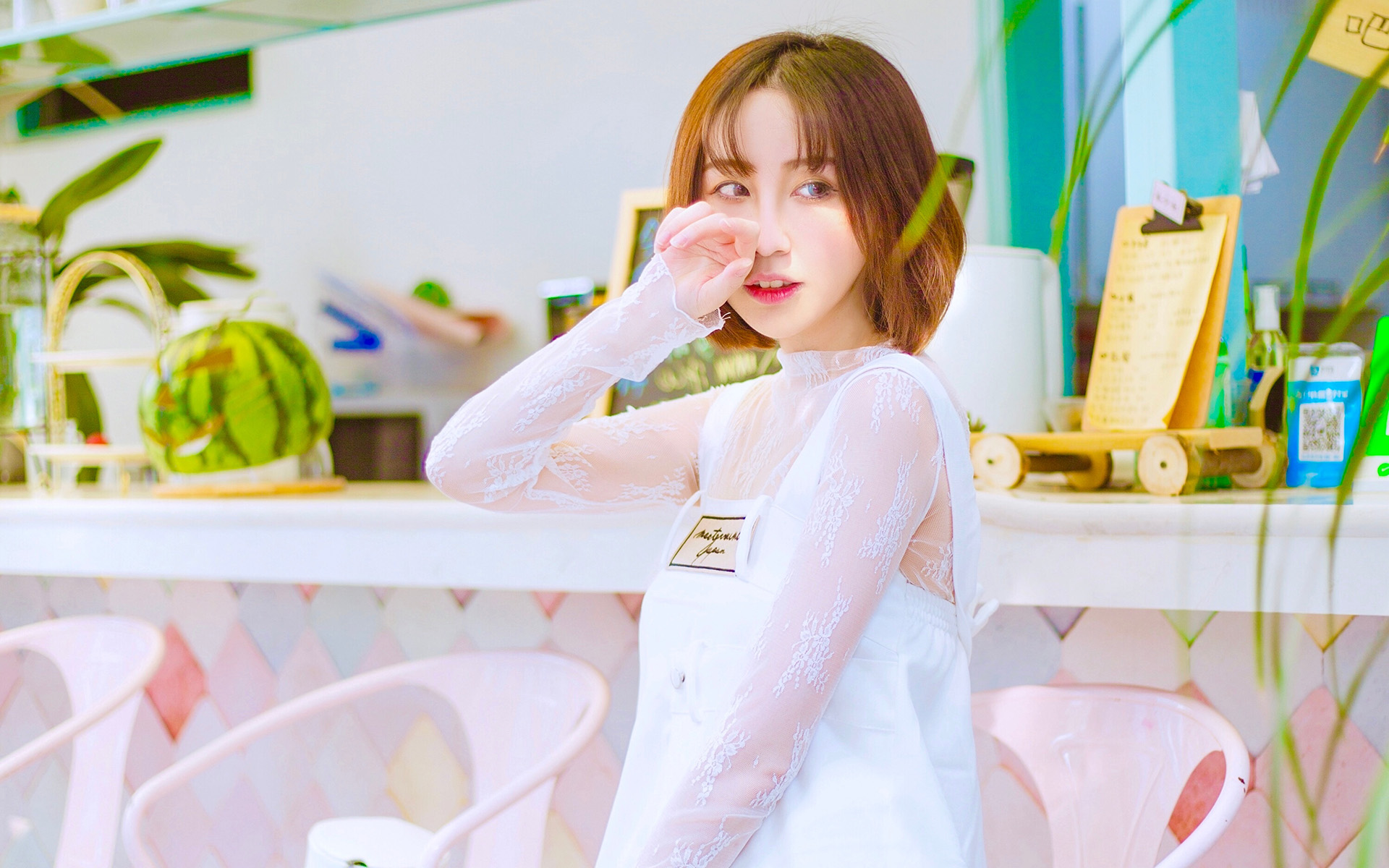 甜美短发美女小清新高清桌面壁纸